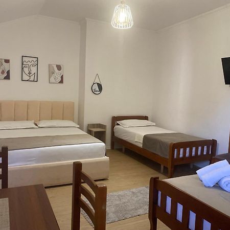 Vila M Vera Rooms With Kitchen And Apartments Durrës Buitenkant foto