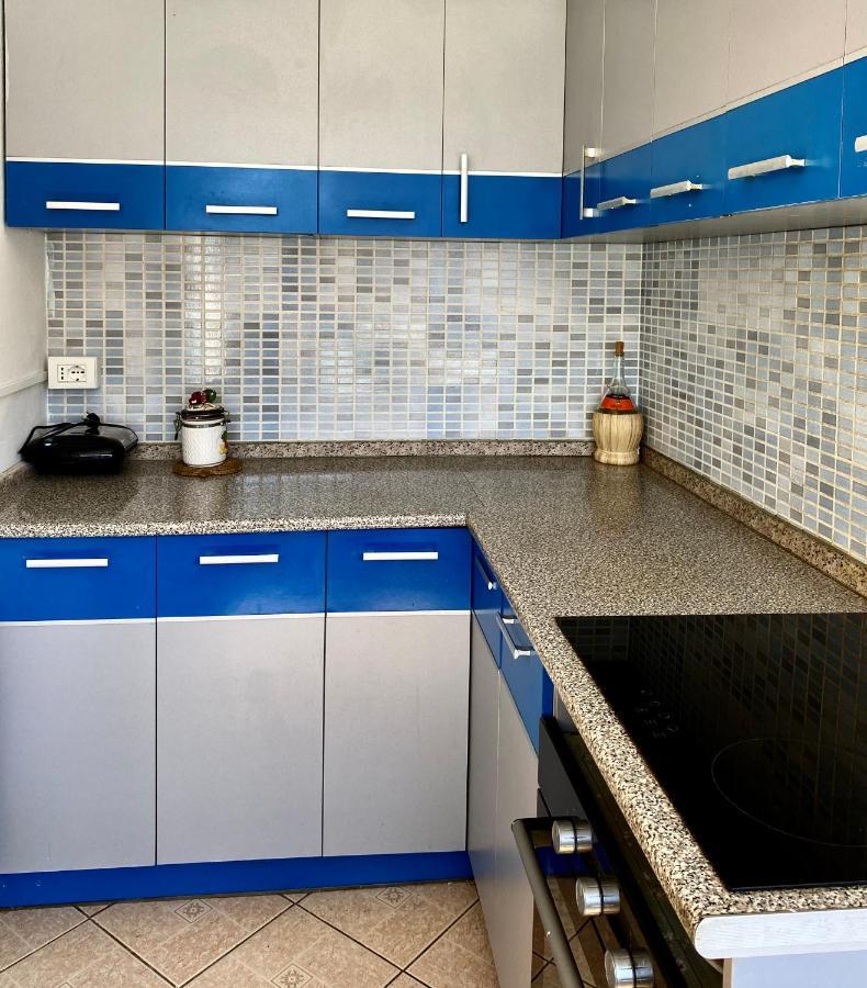 Vila M Vera Rooms With Kitchen And Apartments Durrës Buitenkant foto