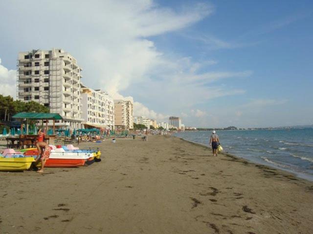 Vila M Vera Rooms With Kitchen And Apartments Durrës Buitenkant foto