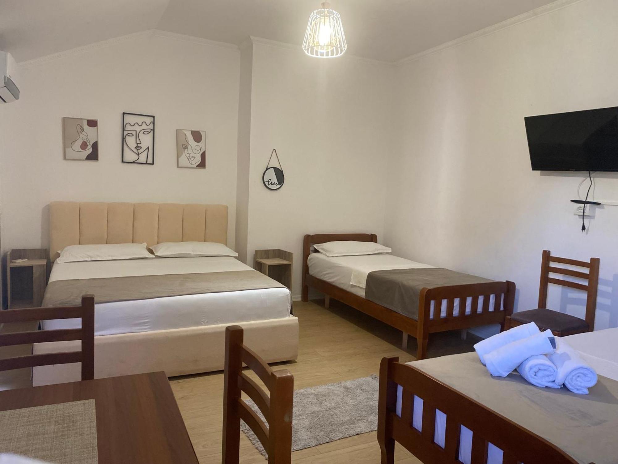 Vila M Vera Rooms With Kitchen And Apartments Durrës Buitenkant foto