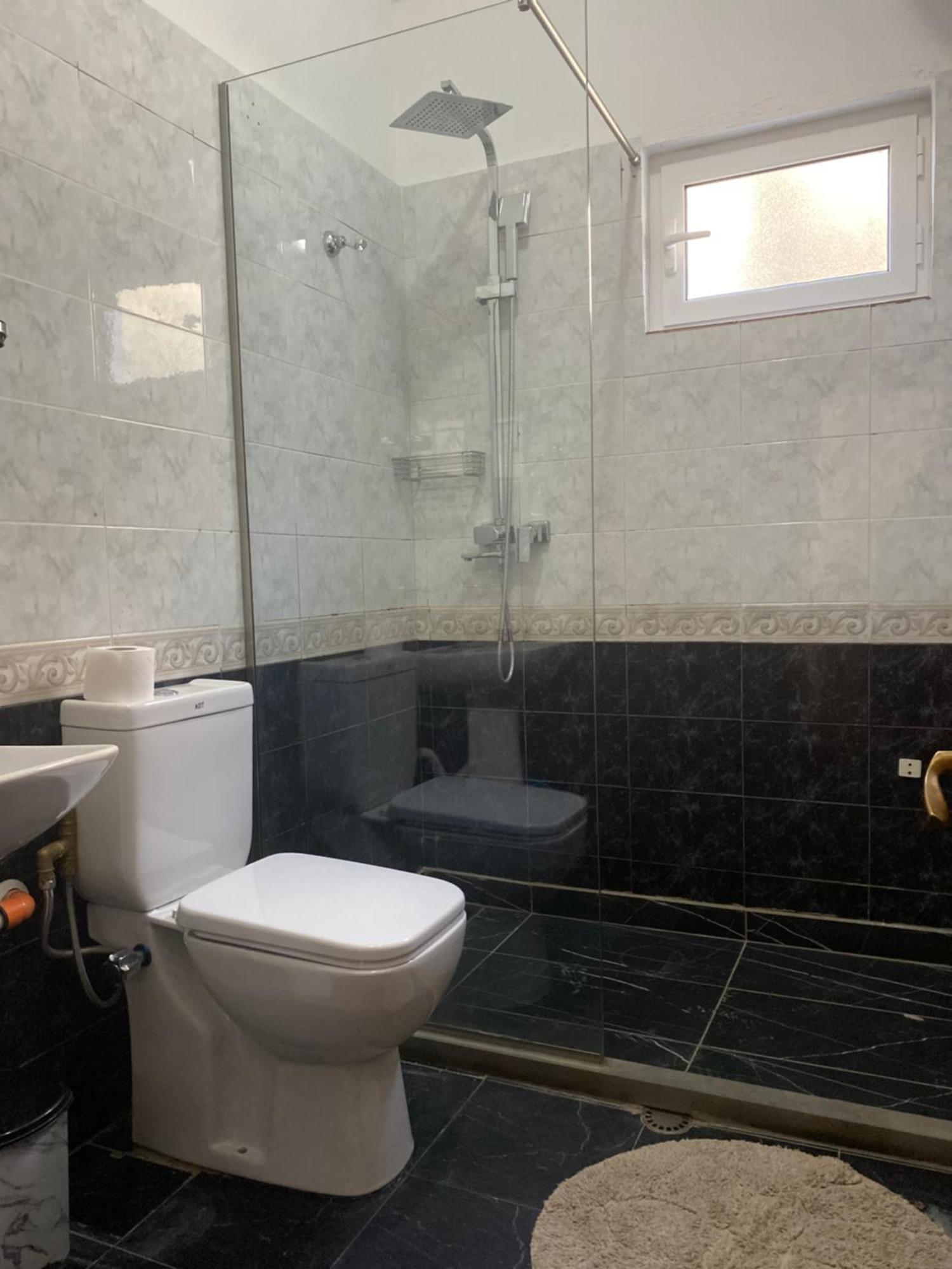 Vila M Vera Rooms With Kitchen And Apartments Durrës Buitenkant foto
