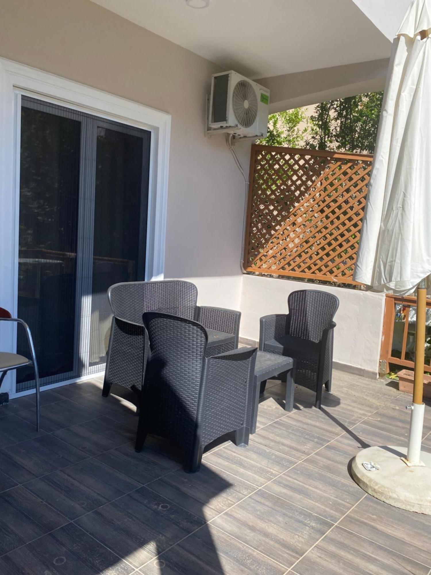 Vila M Vera Rooms With Kitchen And Apartments Durrës Buitenkant foto